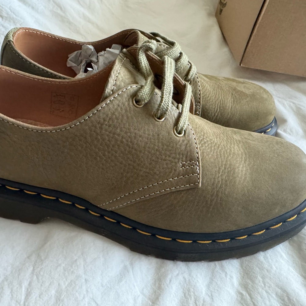 NWT Dr. Martens Muted Olive Green Oxfords - Picture 9 of 9
